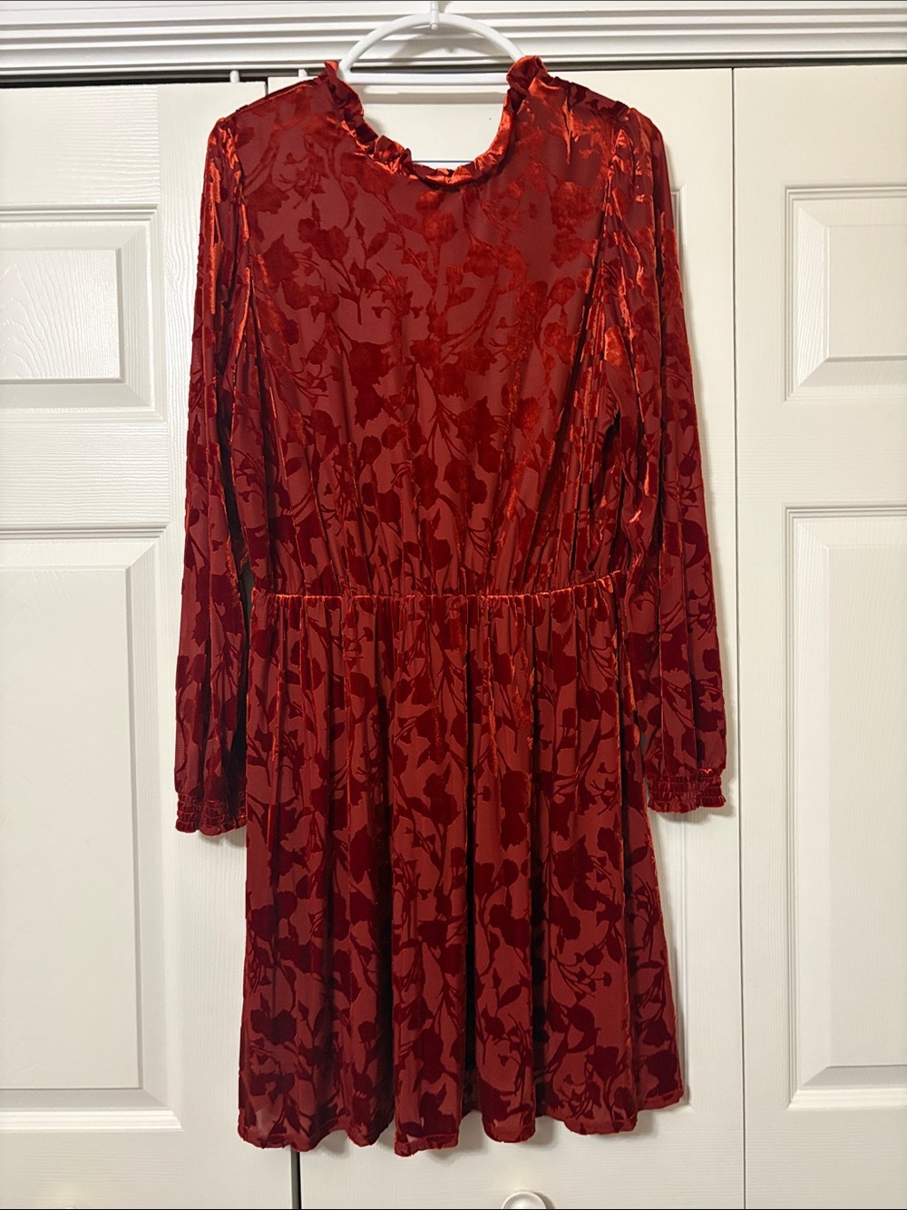 Red Floral Velvet Long-Sleeve Dress
